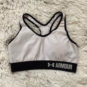 Under Armour Woman’s XS workout bra with removable pads black and white